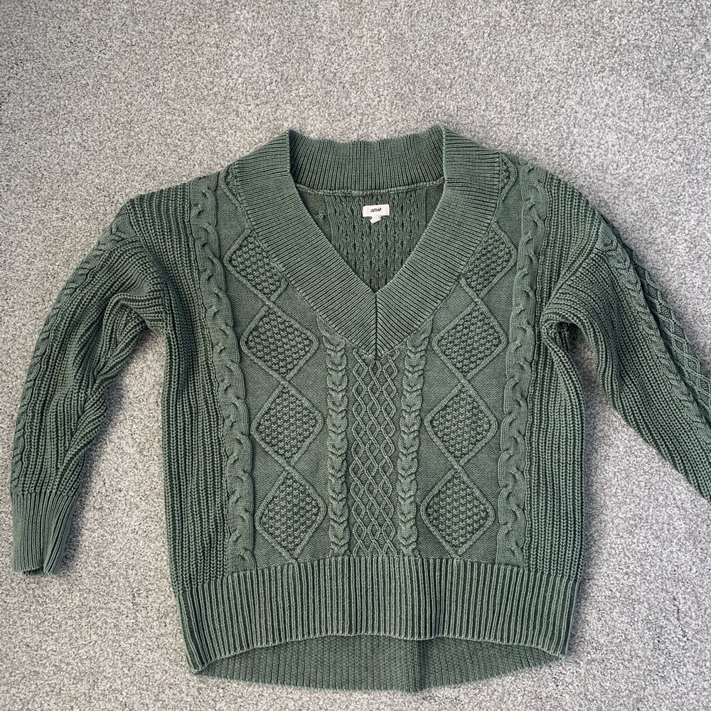 aerie Olive Green Cable Knit V‑Neck Sweater
